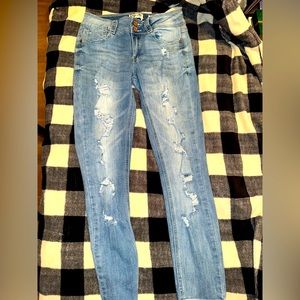 Indigo Rein Women’s Distressed Ankle Jeans Size: 5